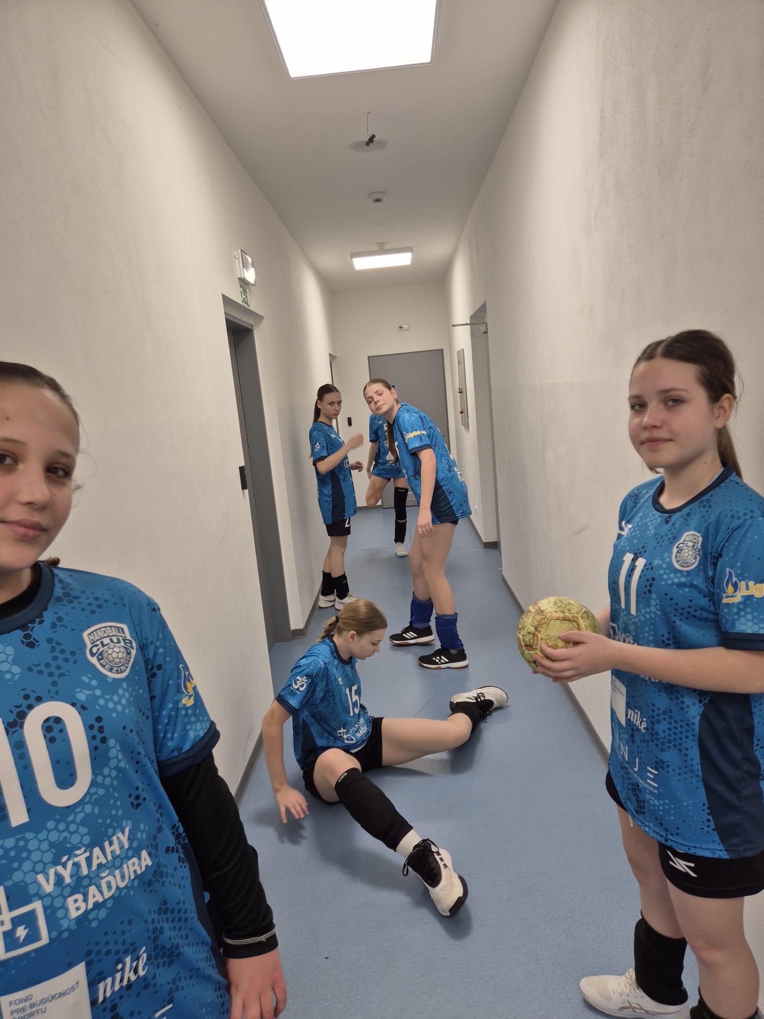 Staršie žiačky HC Pezinok