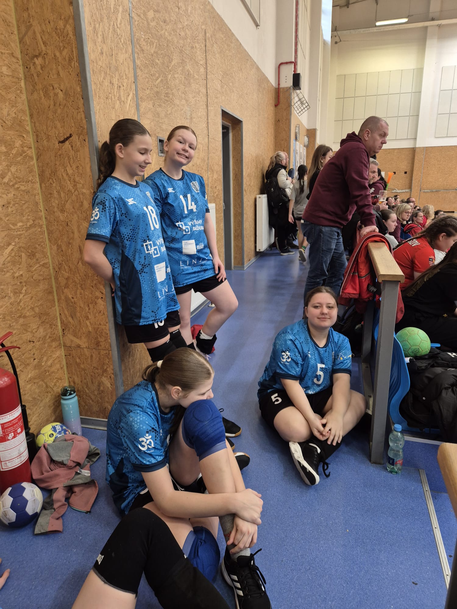 Staršie žiačky HC Pezinok